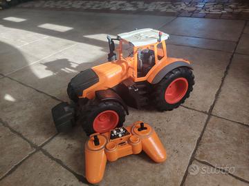 Trattore radiotelecomandato con luci