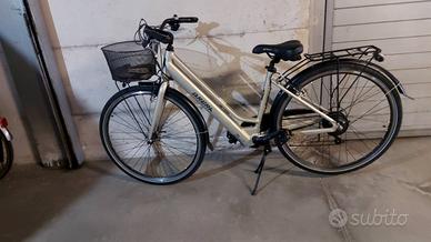 bici donna assistita