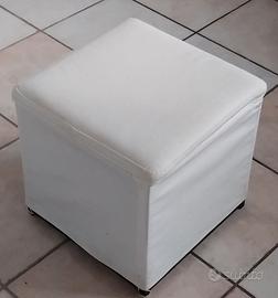 Pouf e comodino di Ikea