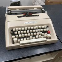 macchina da scrivere OLIVETTI LETTERA 35