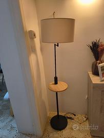 lampada da salotto con porta usb