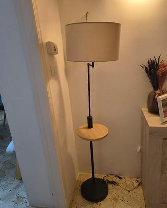 lampada da salotto con porta usb