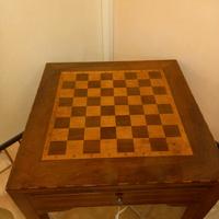 Tavolo Con Scacchiera