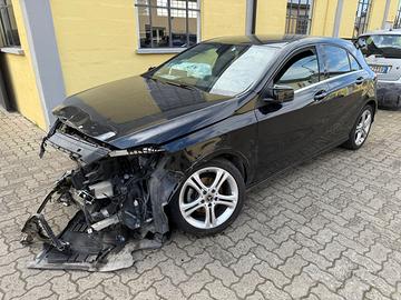 Mercedes benz A180 cdi auto INCIDENTATA