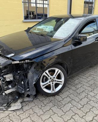 Mercedes benz A180 cdi auto INCIDENTATA