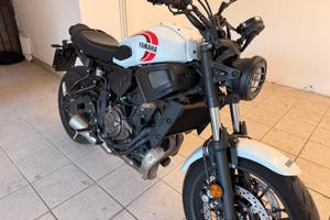 XSR700
