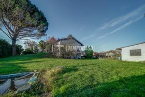 BORGOMANERO - VILLA SINGOLA CON AMPIO GIARDINO