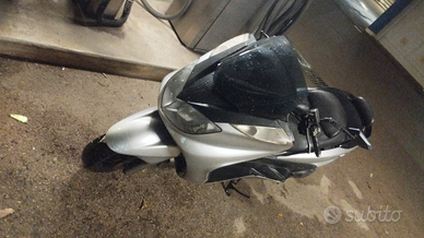 I Yamaha magesty 400