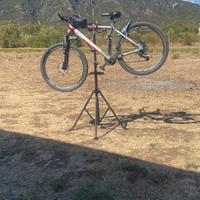 Cavalletto manutenzione bicicletta