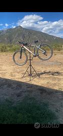 Cavalletto manutenzione bicicletta