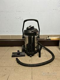 Aspirapolvere e liquidi