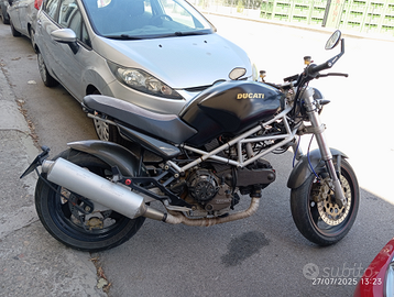 Ducati Monster custom molto potente