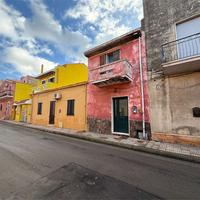 APPARTAMENTO DA RISTRUTTURARE-TERRAZZA E CORTILETT