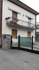 Trilocale in bifamiliare con accessori