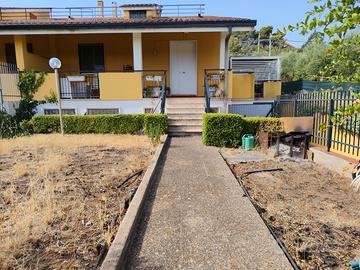 Villetta 3 livelli indipendente ristrut. 145