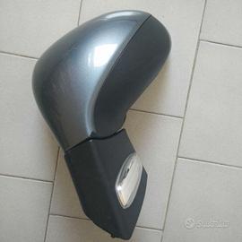 Specchietto retrovisore laterale lato autista