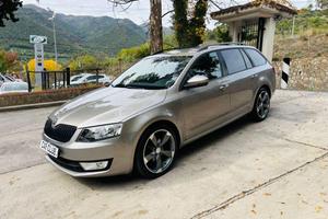 Skoda Octavia 1.6 TDI 105cv DSG Ambition Wagon