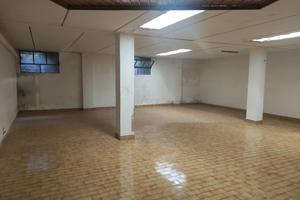 Ampio garage con doppio ingresso - Viale Fassini