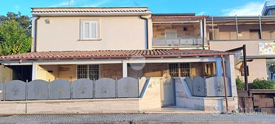 CASA SEMINDIPENDENTE A FROSINONE