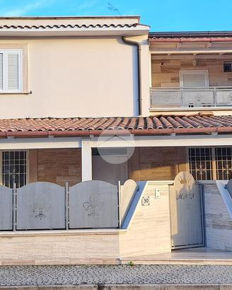 CASA SEMINDIPENDENTE A FROSINONE
