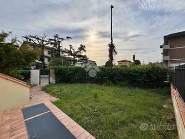 4 LOCALI A MONTEMURLO