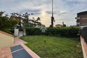 4 LOCALI A MONTEMURLO