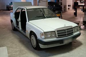 Mercedes 190E – progetto da completare o restauro