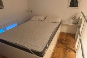 Stanza matrimoniale con soppalco Vomero