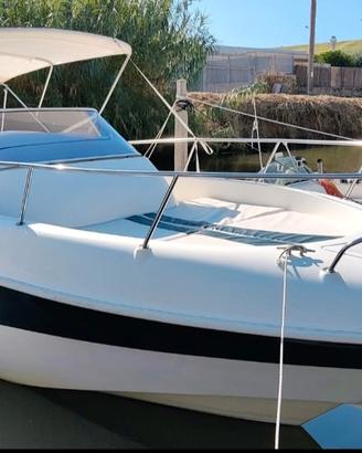 Barca Walkaround 7.55 Wa semicabinata fuoribordo