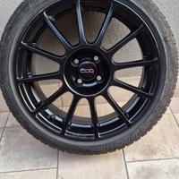 Cerchi in lega Abarth con gomme invernali