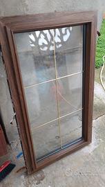 finestra in PVC con vetro antisfondamento 