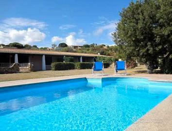 Casa con piscina e giardino privato, vista mare