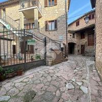 3 LOCALI A SPELLO