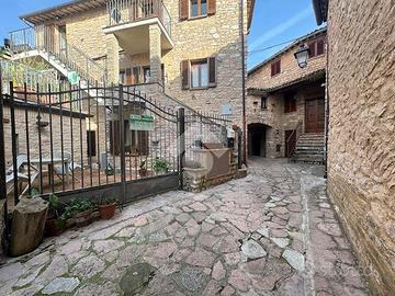3 LOCALI A SPELLO
