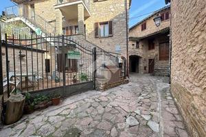 3 LOCALI A SPELLO