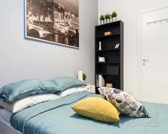 Stanza in appartamento di 220 m² a Cesano Boscone