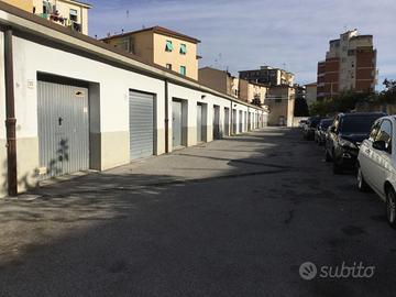 Garage ampio Via Ferrigni