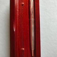 Penna a sfera custodia in legno e placca argento