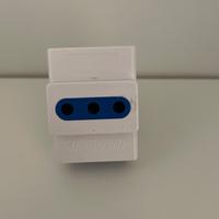 Adattatore spina tripla con spina piccola