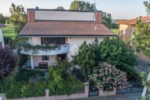 VILLA SINGOLA A CASTEL GUELFO DI BOLOGNA