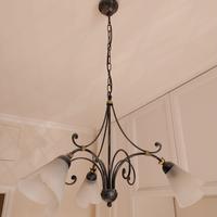 Lampadario in ferro battuto