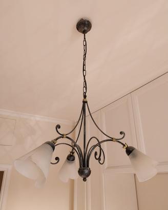 Lampadario in ferro battuto