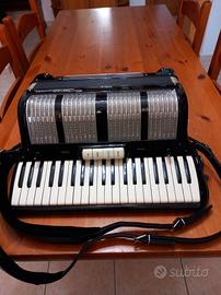 Fisarmonica Giustozzi 120 bassi ridotta elettrica.