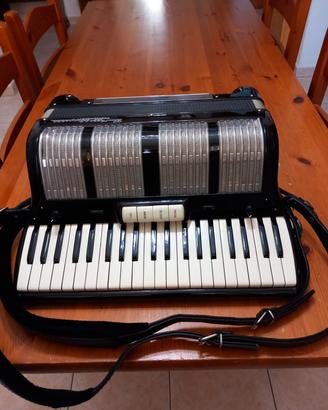 Fisarmonica Giustozzi 120 bassi ridotta elettrica.