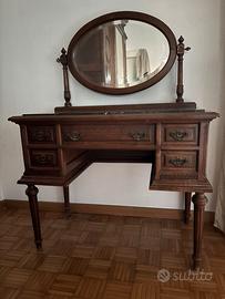 Toeletta antica in legno e marmo