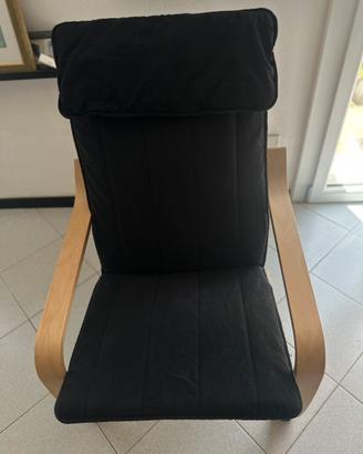 Sedia ikea POÄNG con poggia piedi
