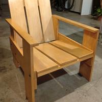 Poltroncina artigianale stile Gerrit Rietveld