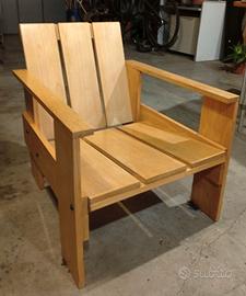 Poltroncina artigianale stile Gerrit Rietveld
