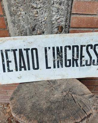Cartello in metallo vintage 