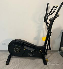 Ellittica Domyos 520 autoalimentata e connessa